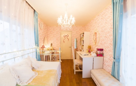 ピンク ブルー 白でパリジェンヌのお部屋に 暮らしの情報サイト ドリームライフ