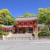 京都・東山エリアを代表する清水寺の舞台と周囲の美しい新緑の風景